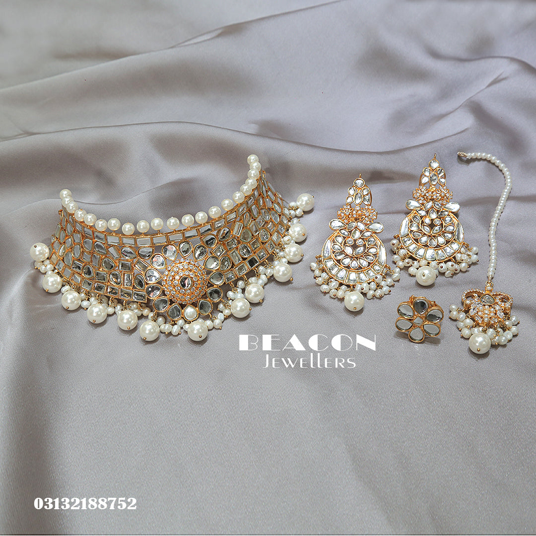 Necklace Set Wth Earrings Tika