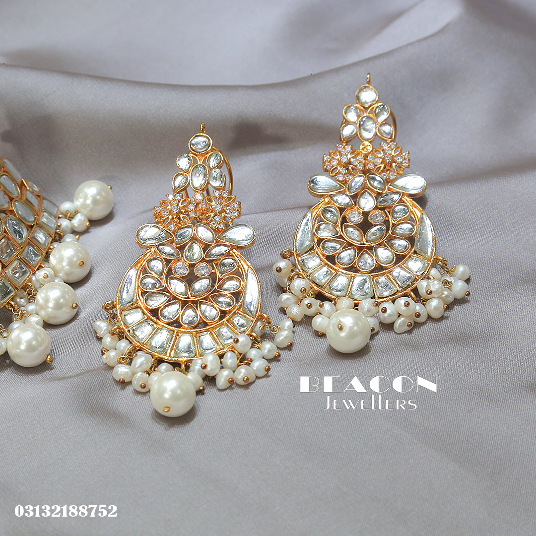 Necklace Set Wth Earrings Tika