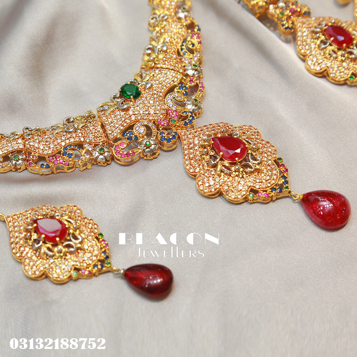 Necklace Set WIth Earrigns TIka