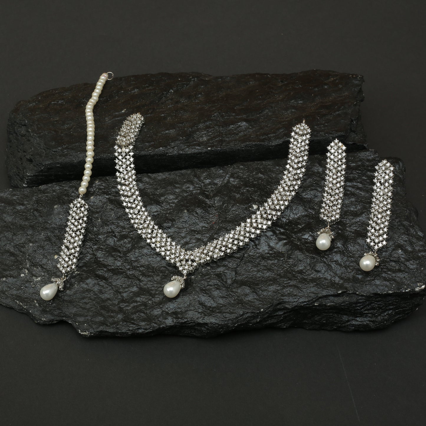 Necklace Set With Earrings Tika