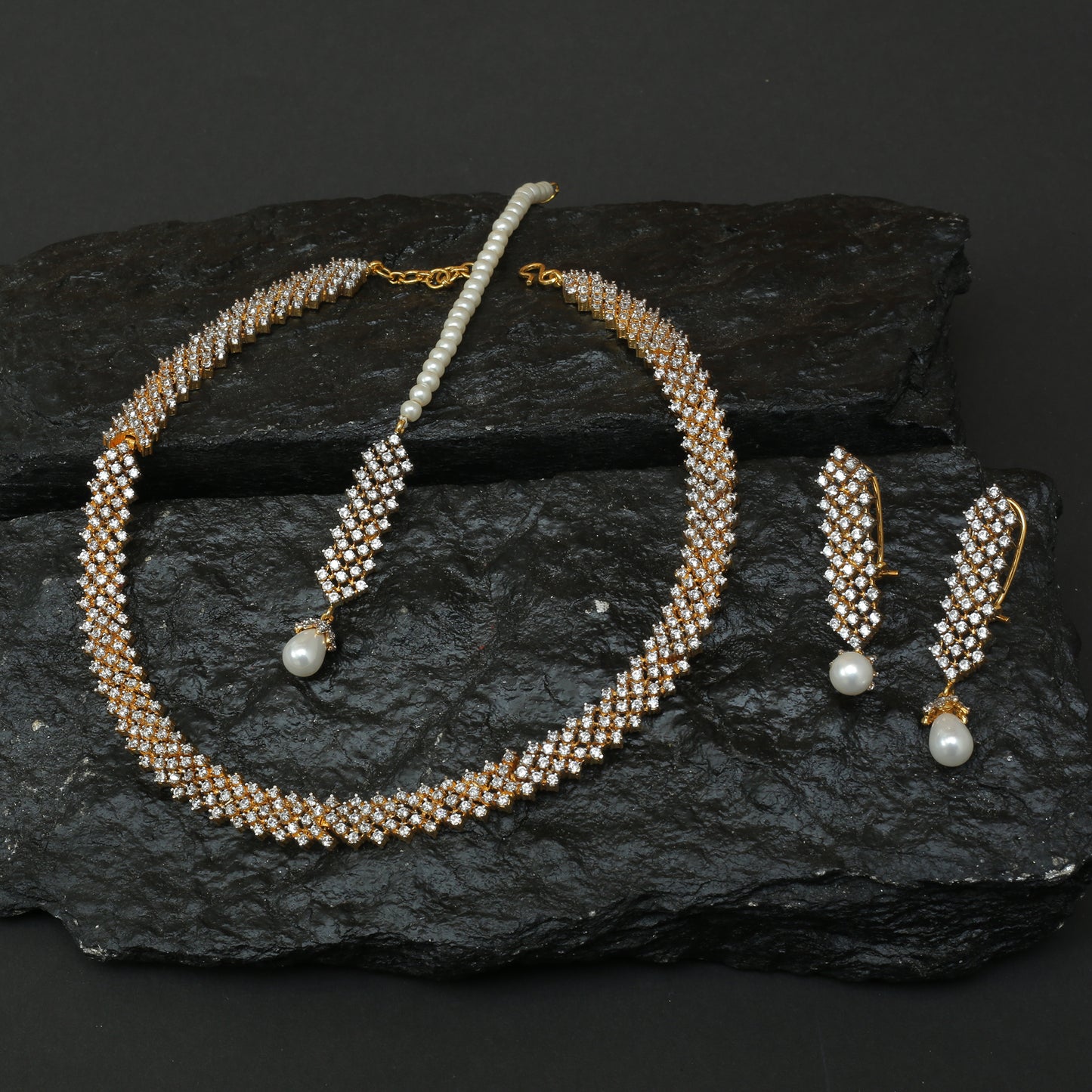 Necklace Set With Earrings Tika