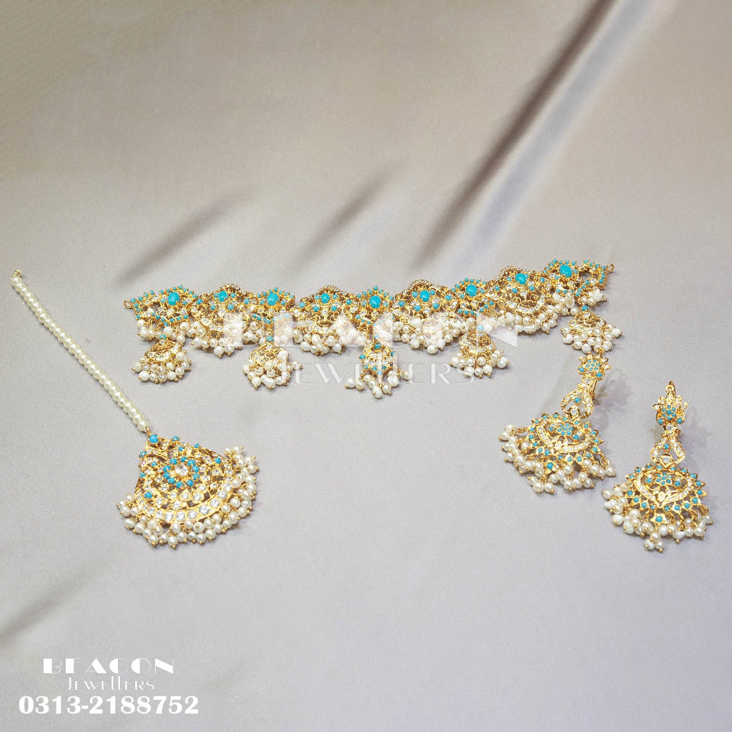 Choker with Bindi and Earrings 07