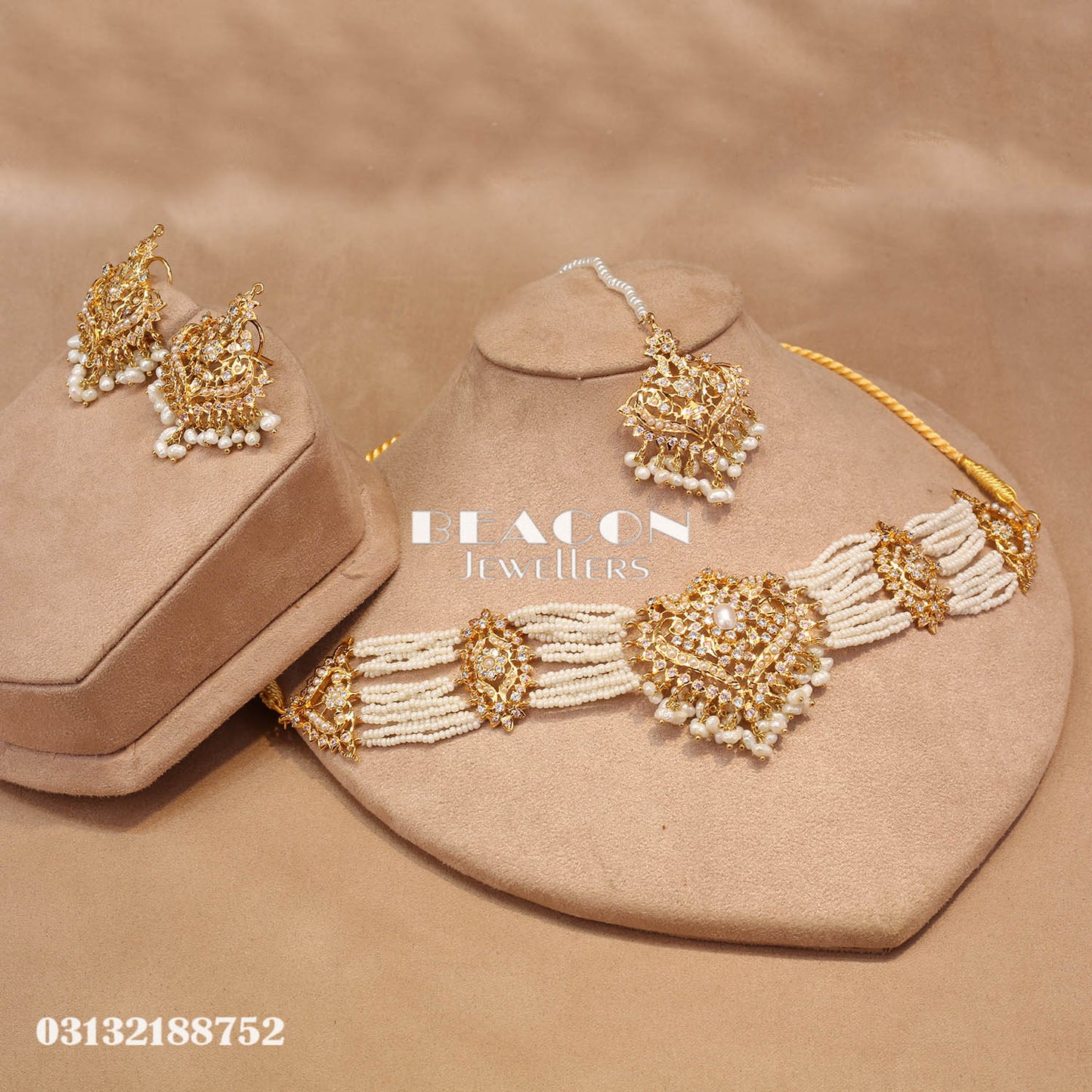 Choker with Bindi and Earrings 16