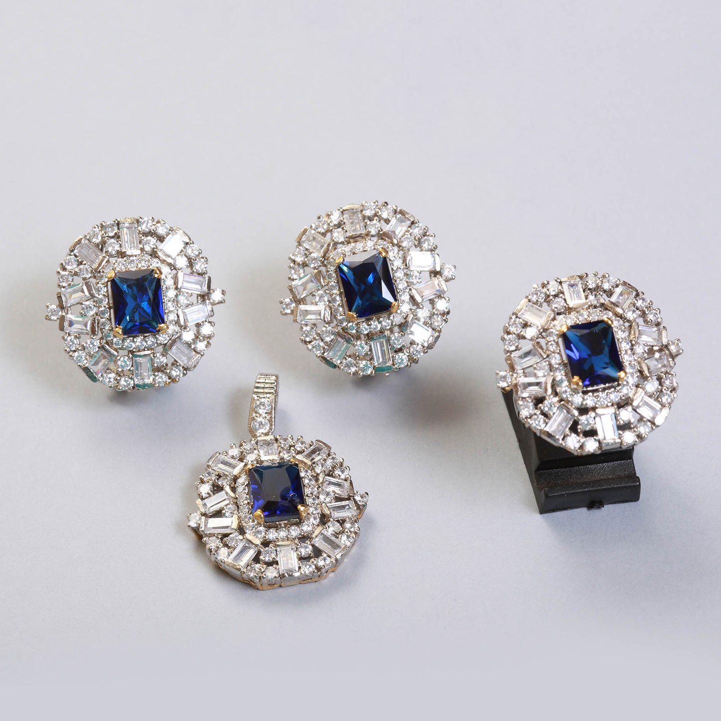 Pendant Set BA1081