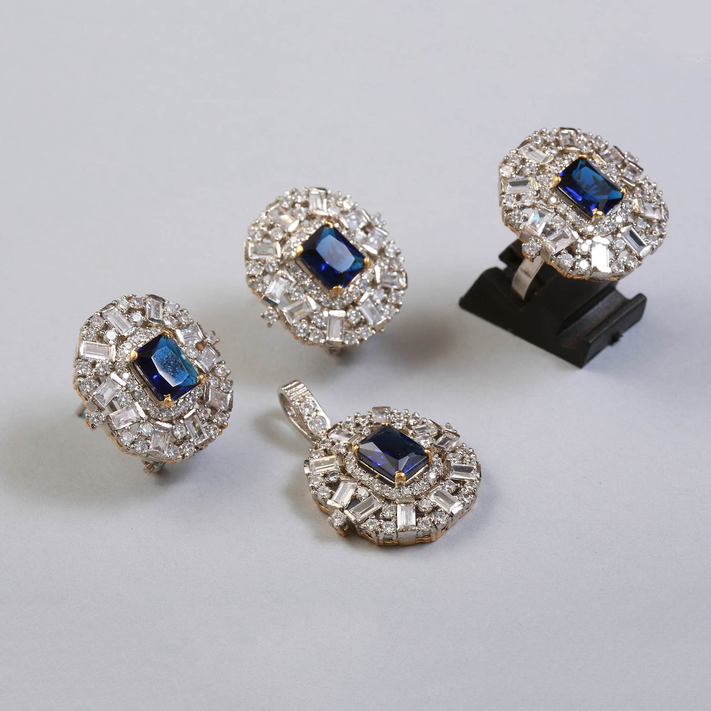 Pendant Set BA1081