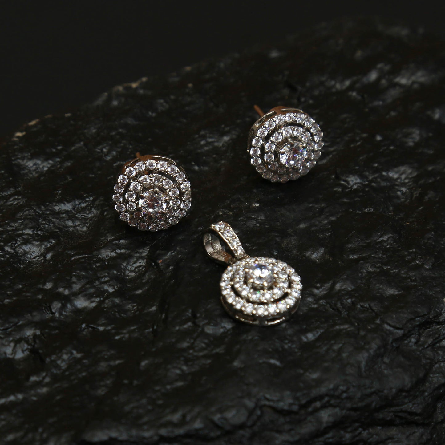 Pendent Set