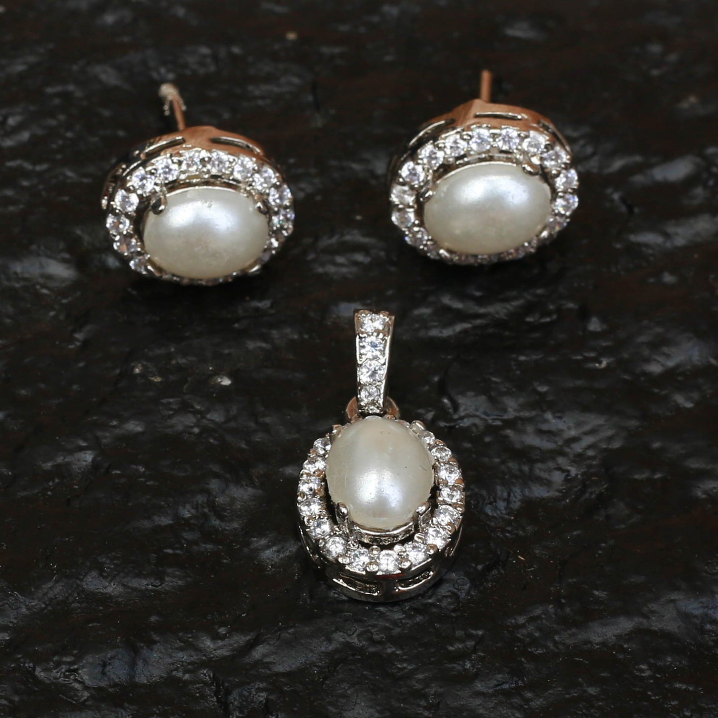 Pendent Set
