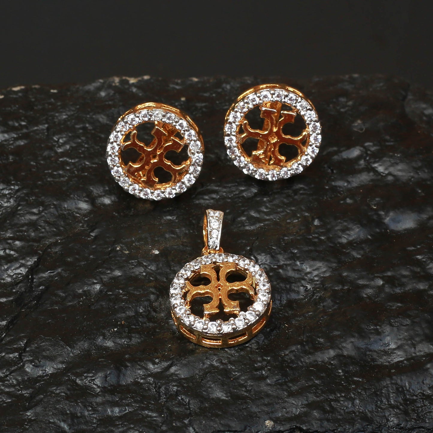 Pendent Set
