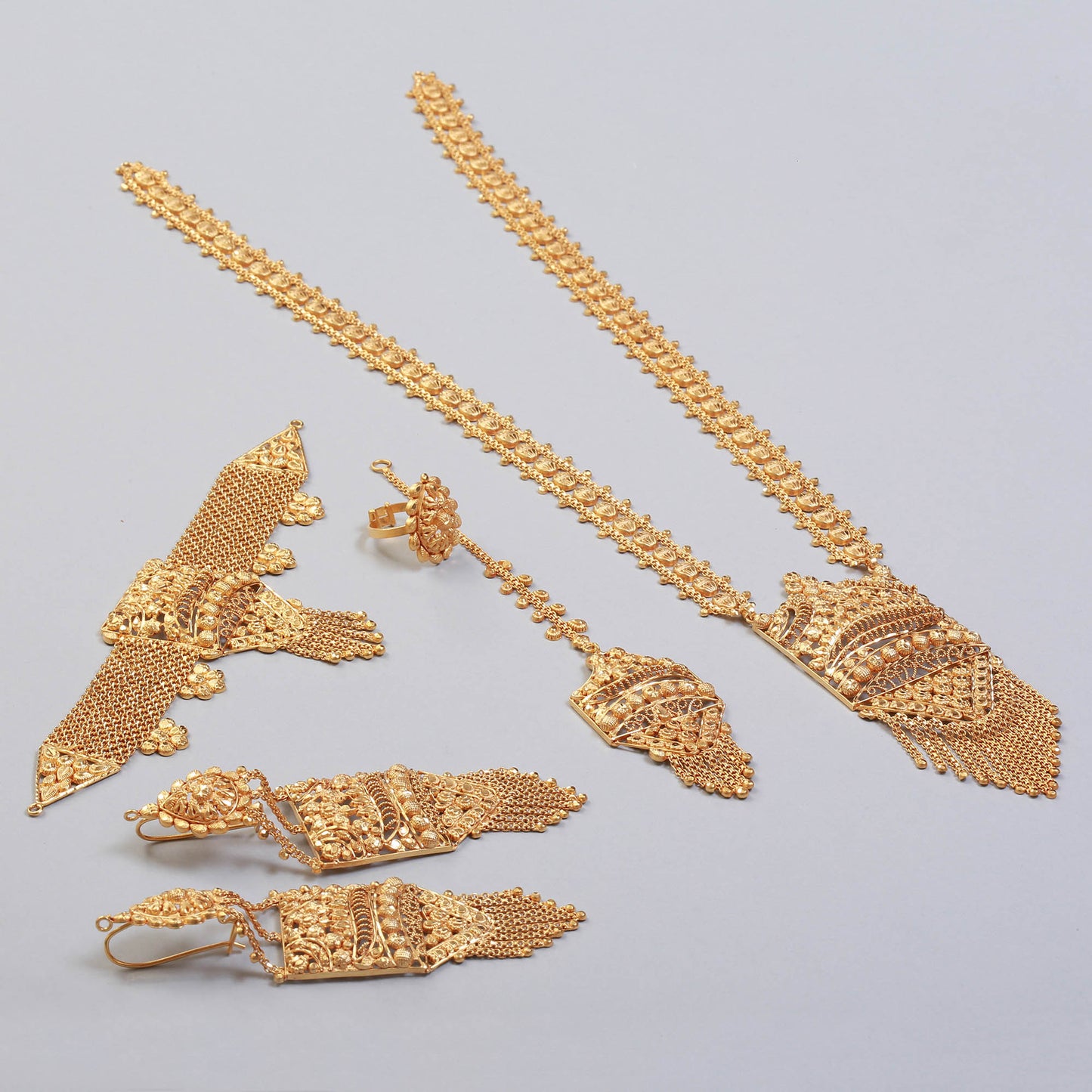 Choker with Maala, Earrings, Rings, Tika