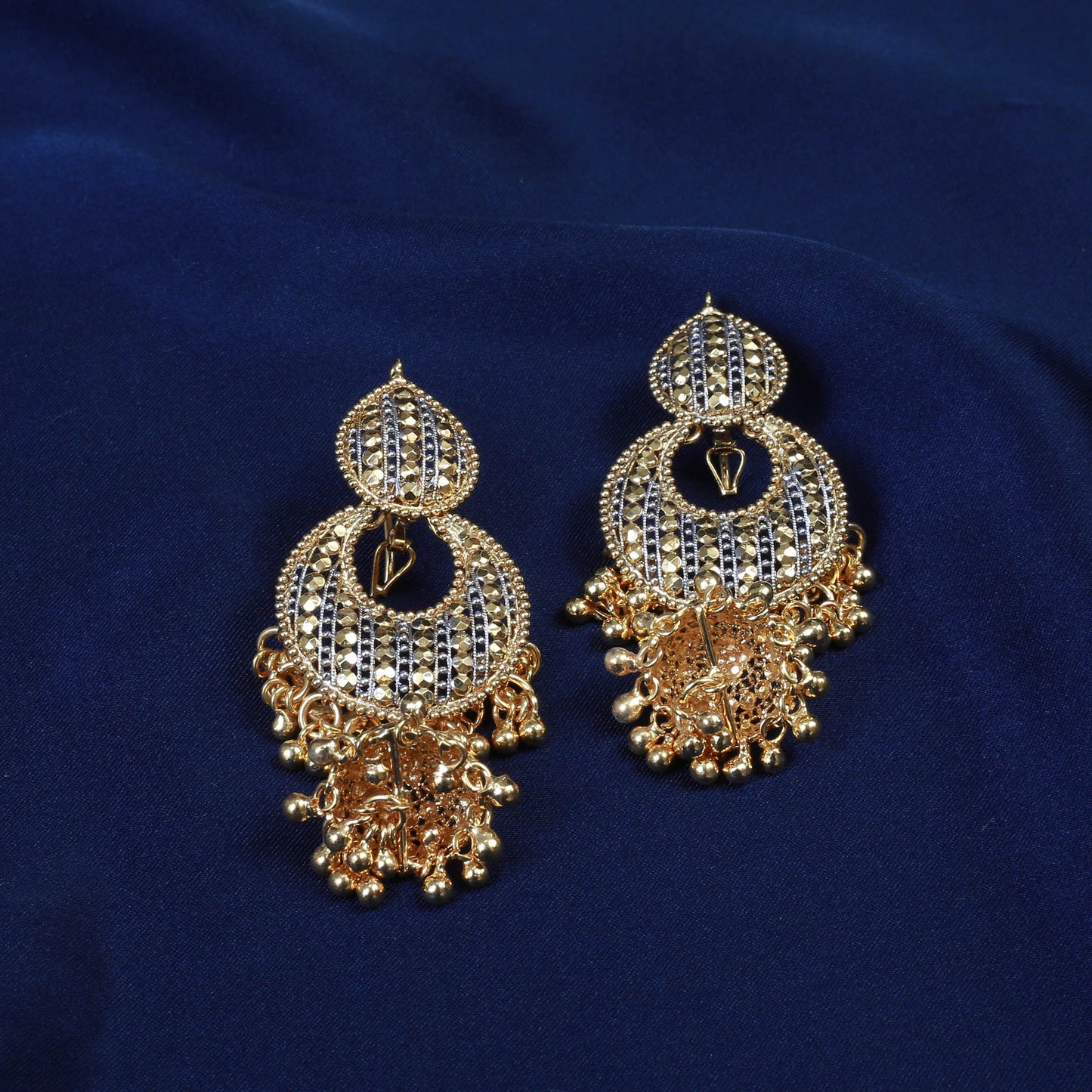 Necklace with Earrings, Tika