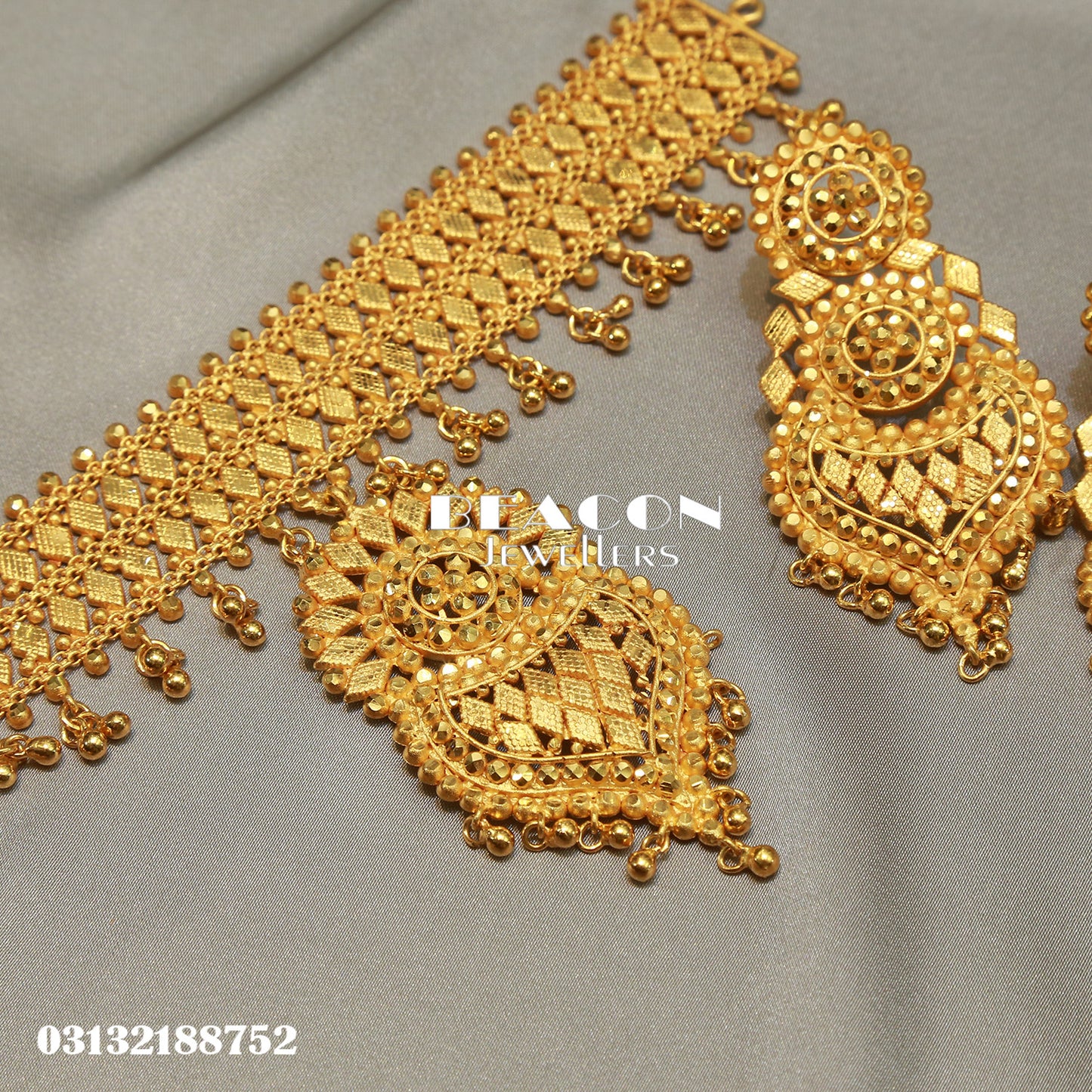Choker Maala Ring Bindi and Earrings 07