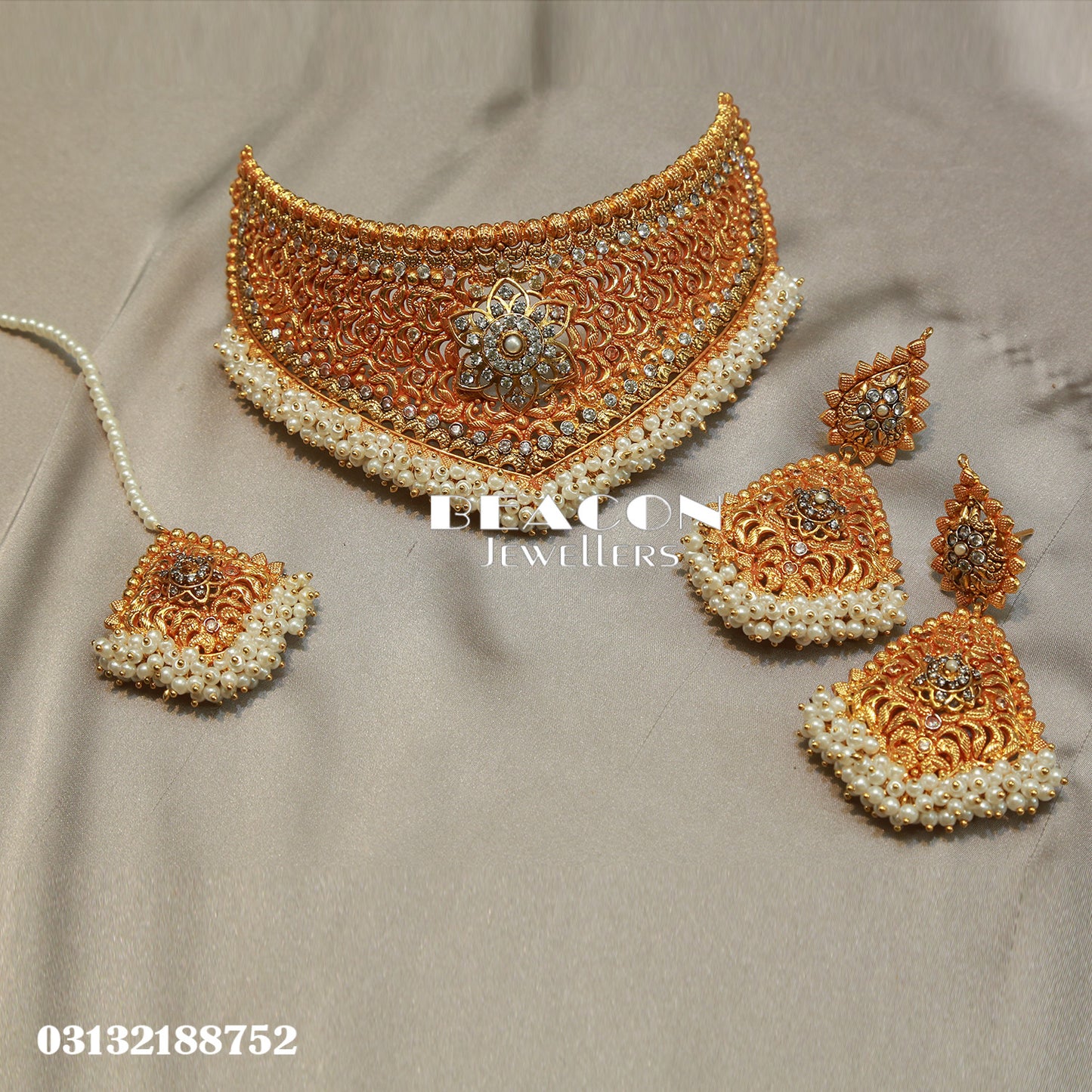 Choker with Bindi and Earrings 06
