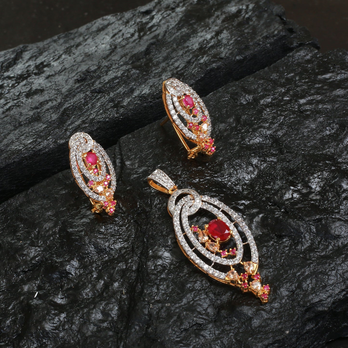 Pendent Set