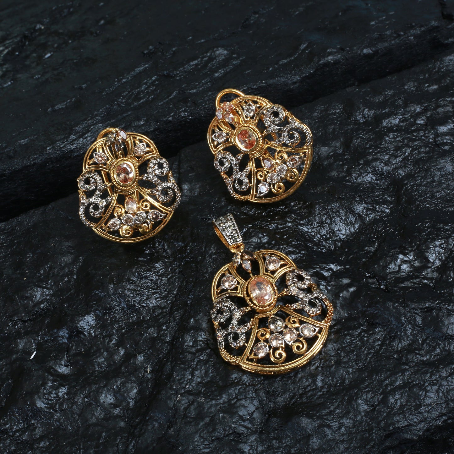 Pendent Set