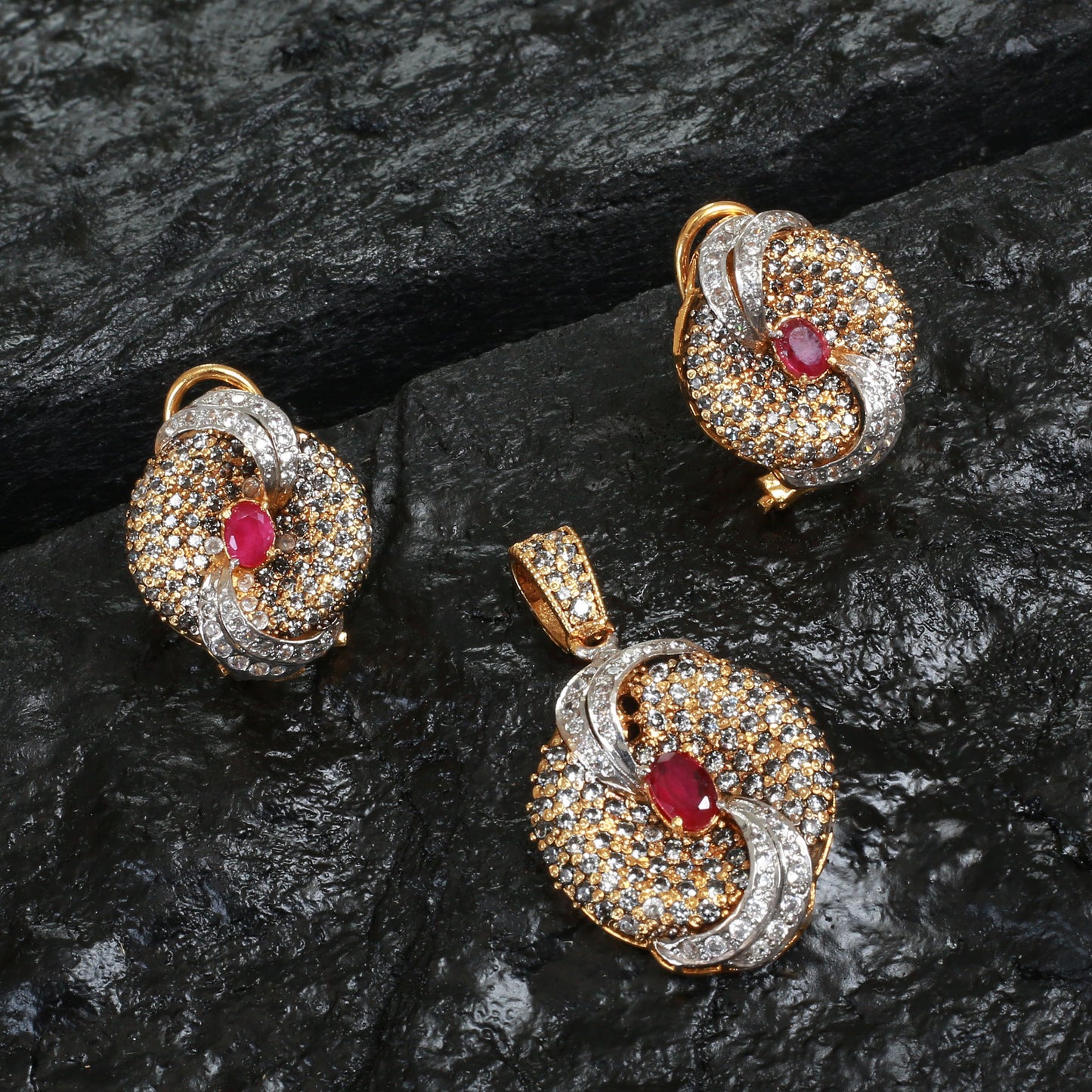 Pendent Set