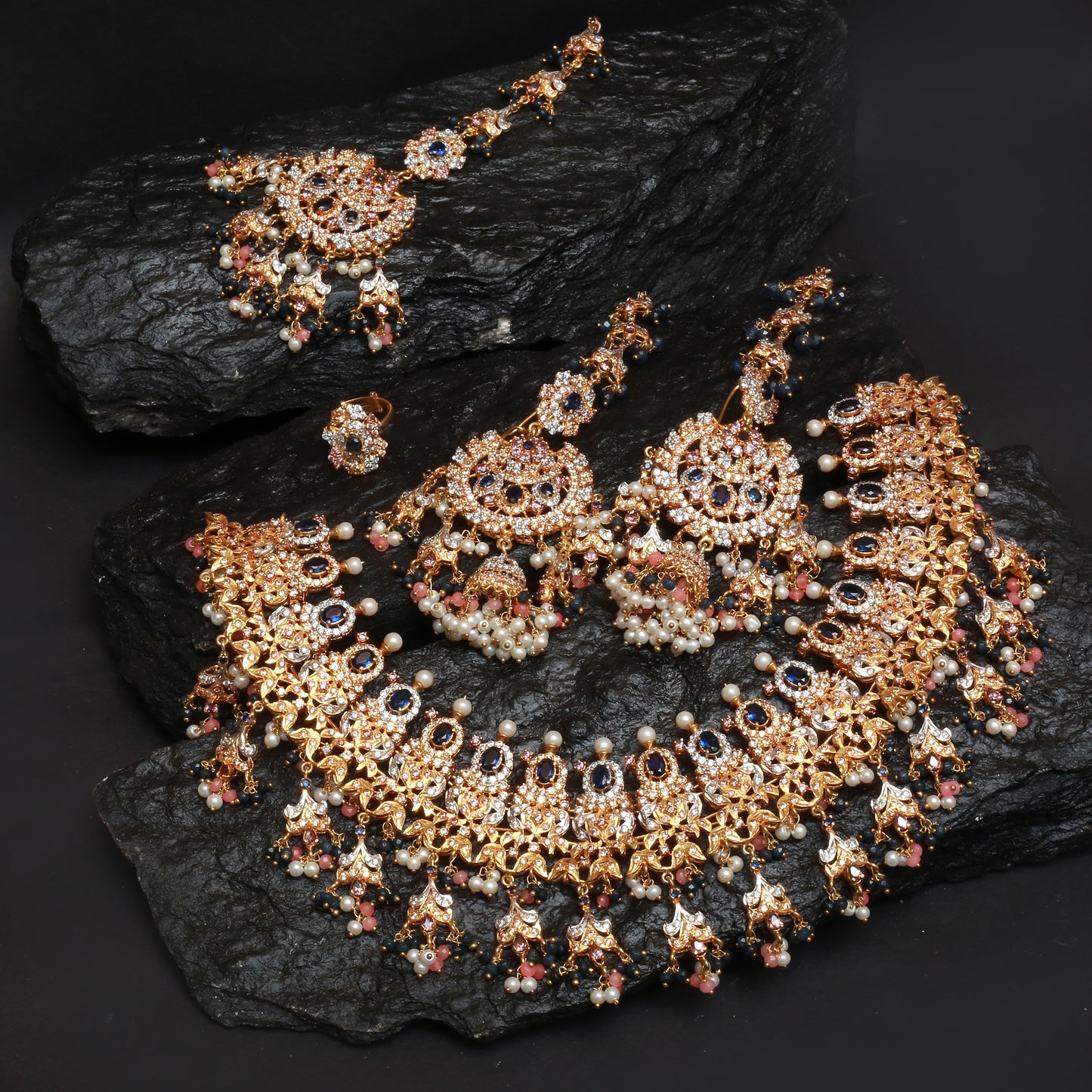 Necklace Set With Earrings Tika