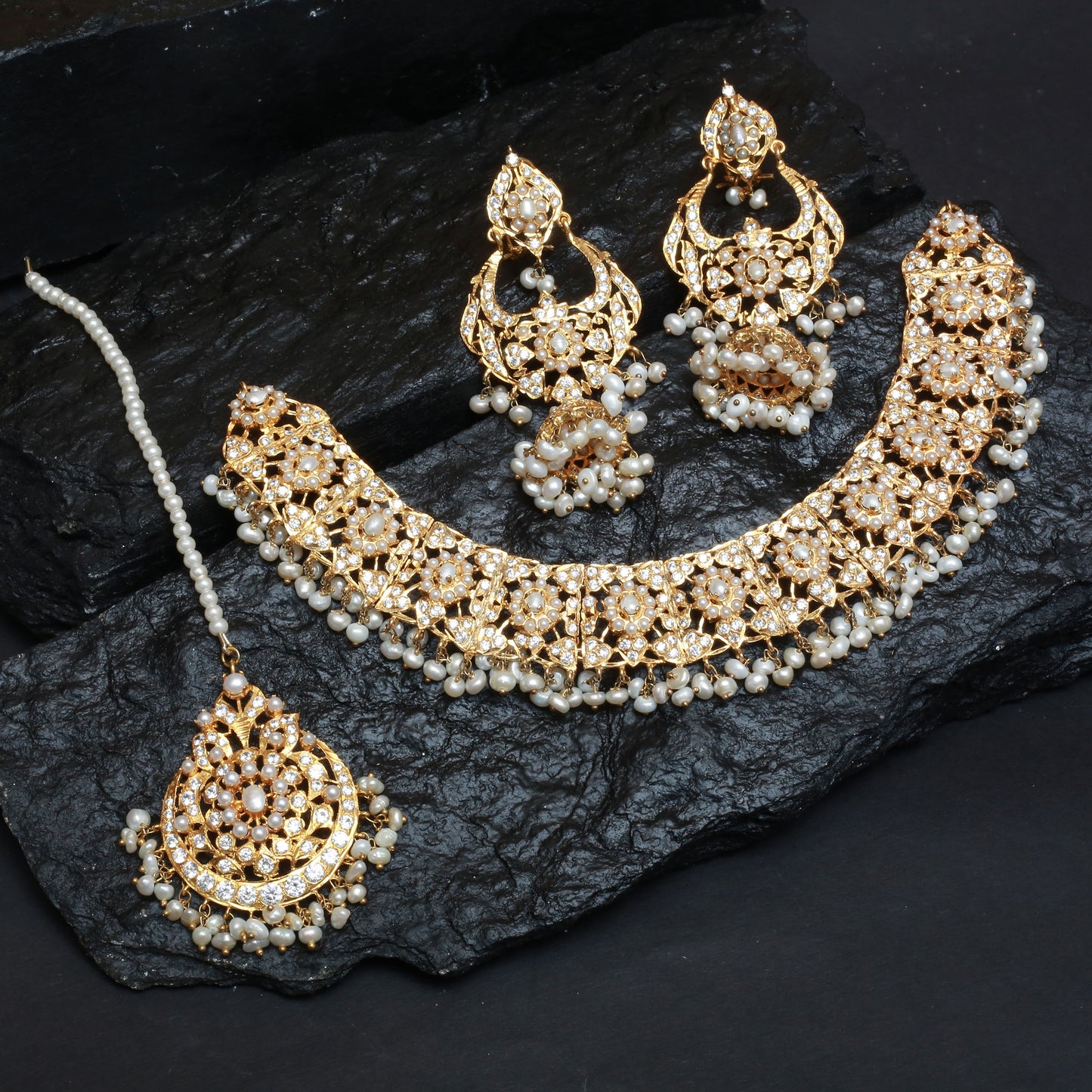 Necklace Set With Earrings Tika