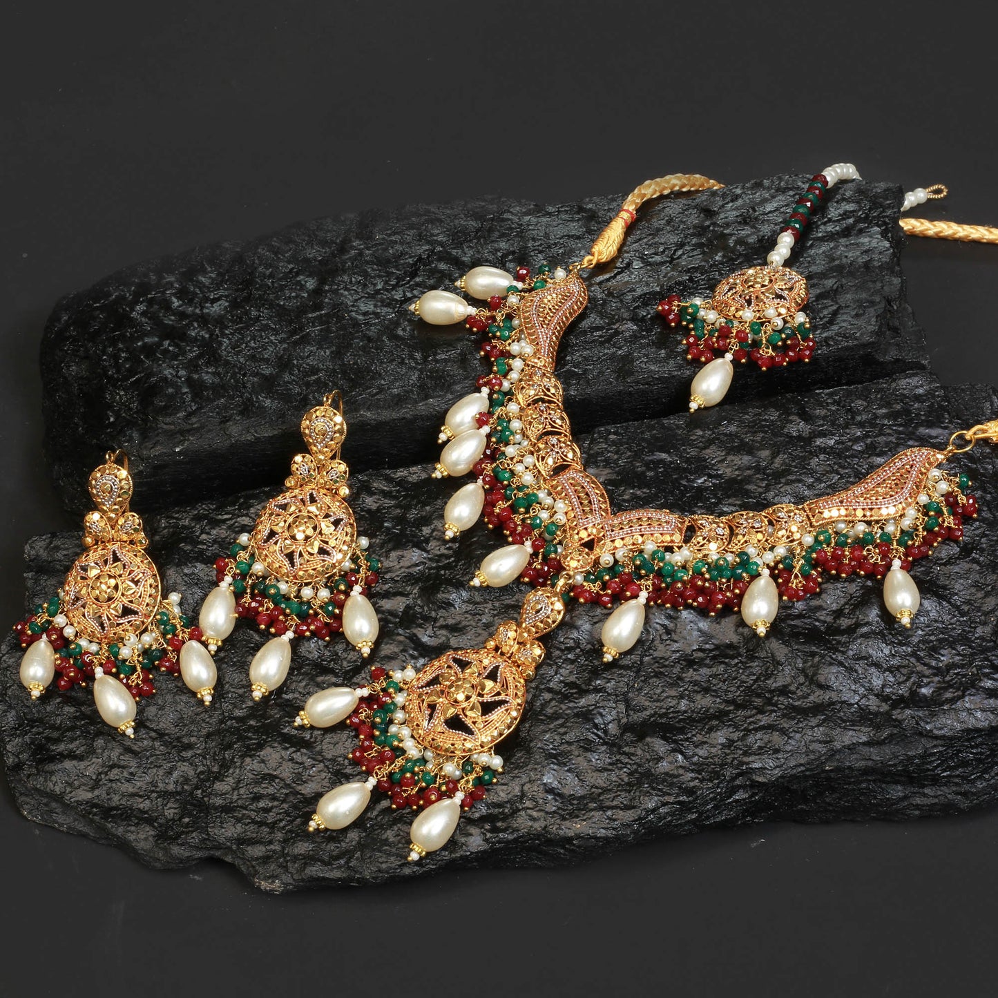 Necklace Set With Earring and Tika.