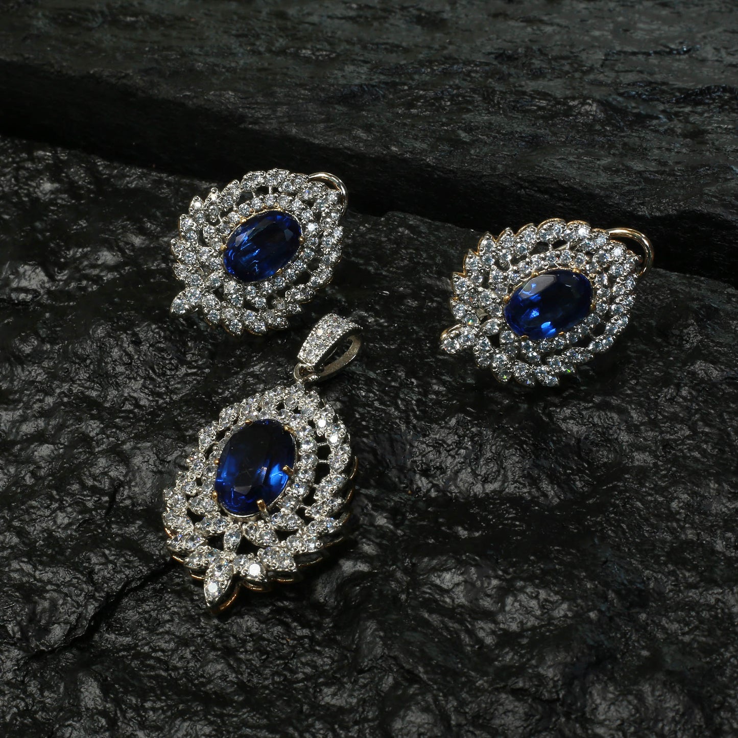 Pendent Set