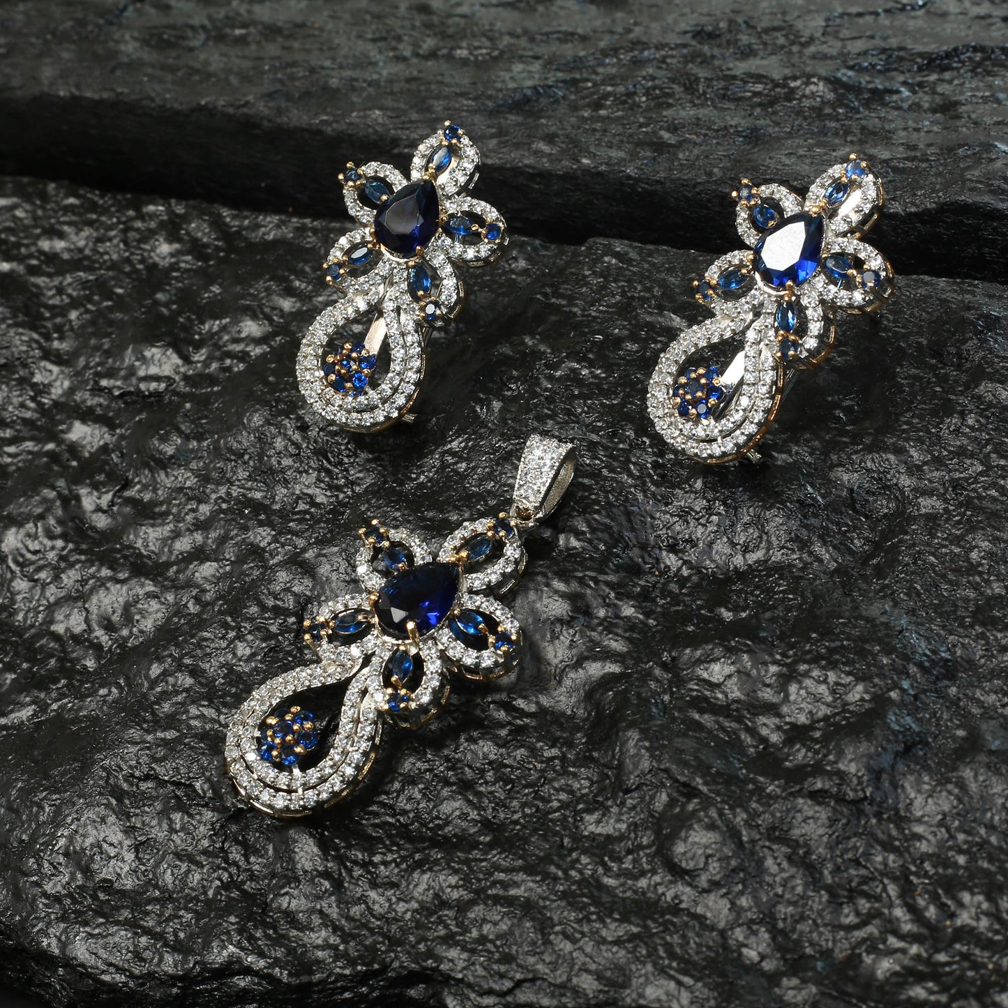 Pendent Set