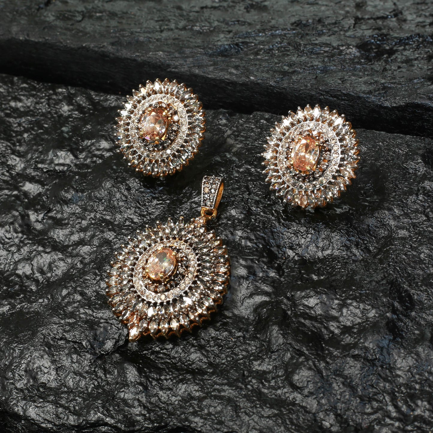 Pendent Set