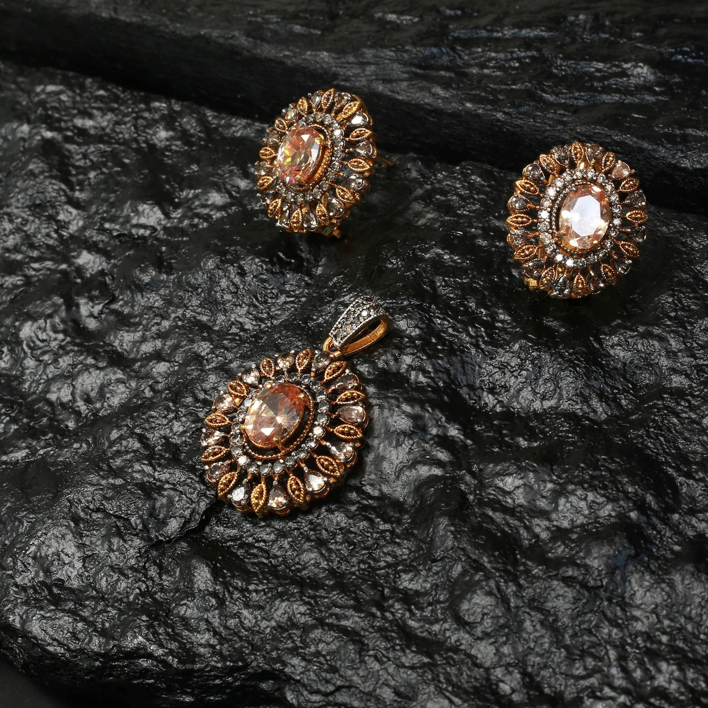 Pendent Set
