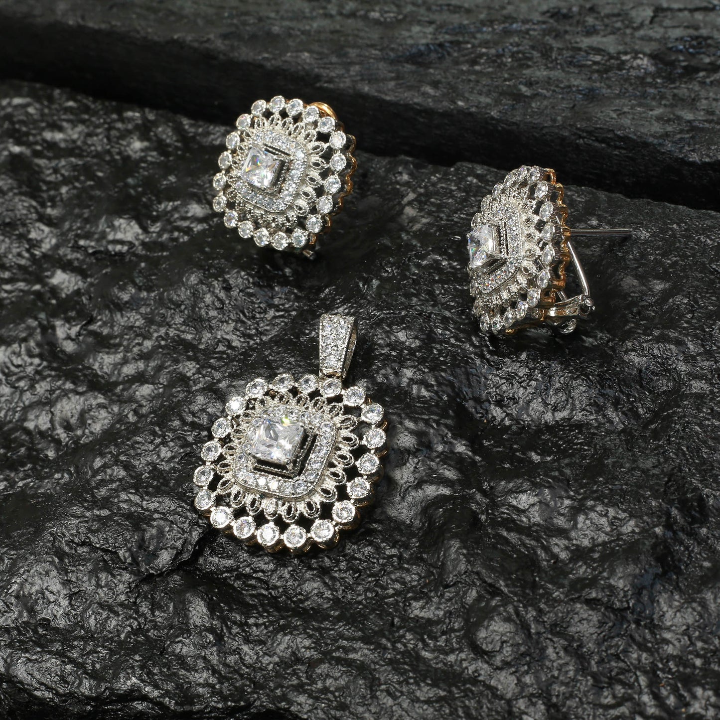 Pendent Set