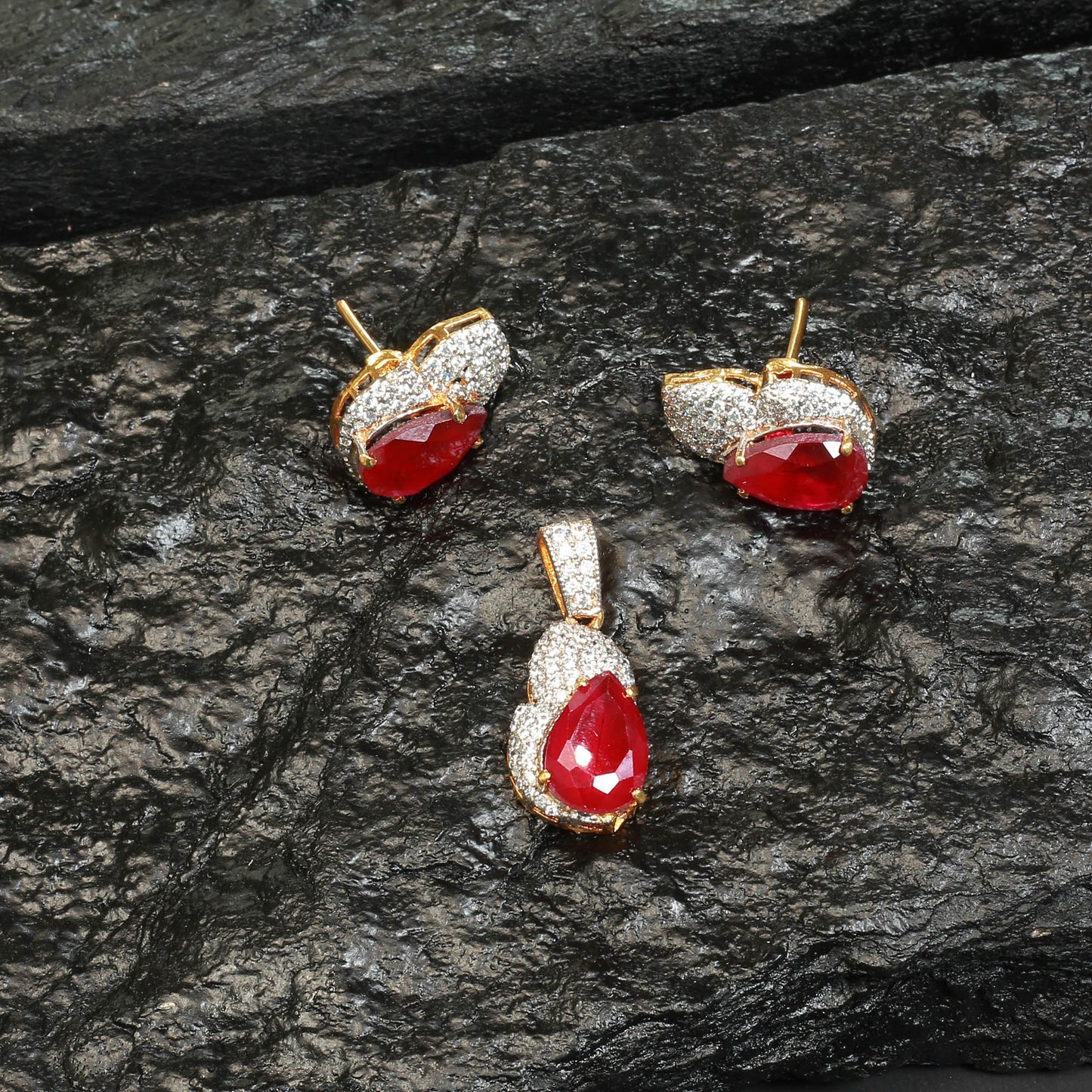 Pendent Set