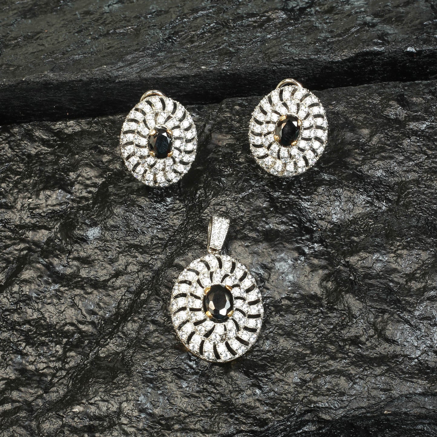 Pendent Set