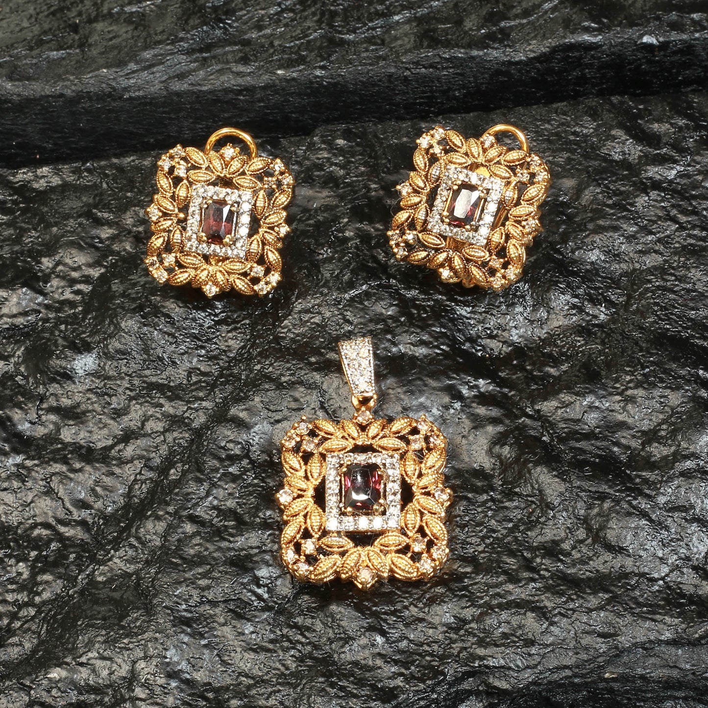 Pendent Set