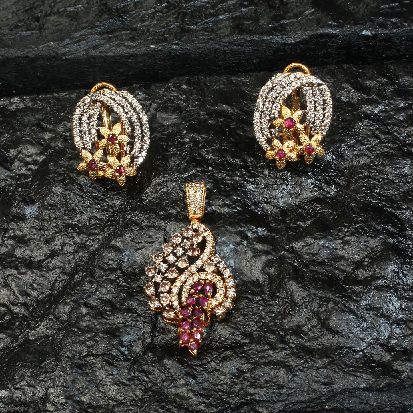 Pendent Set