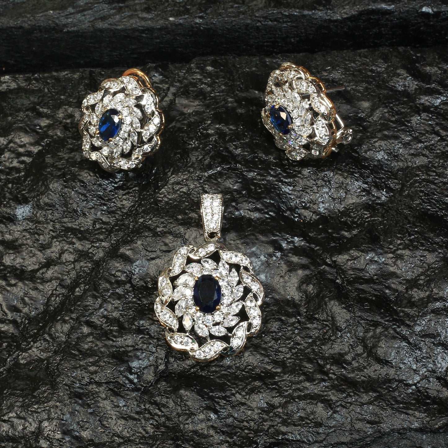 Pendent Set