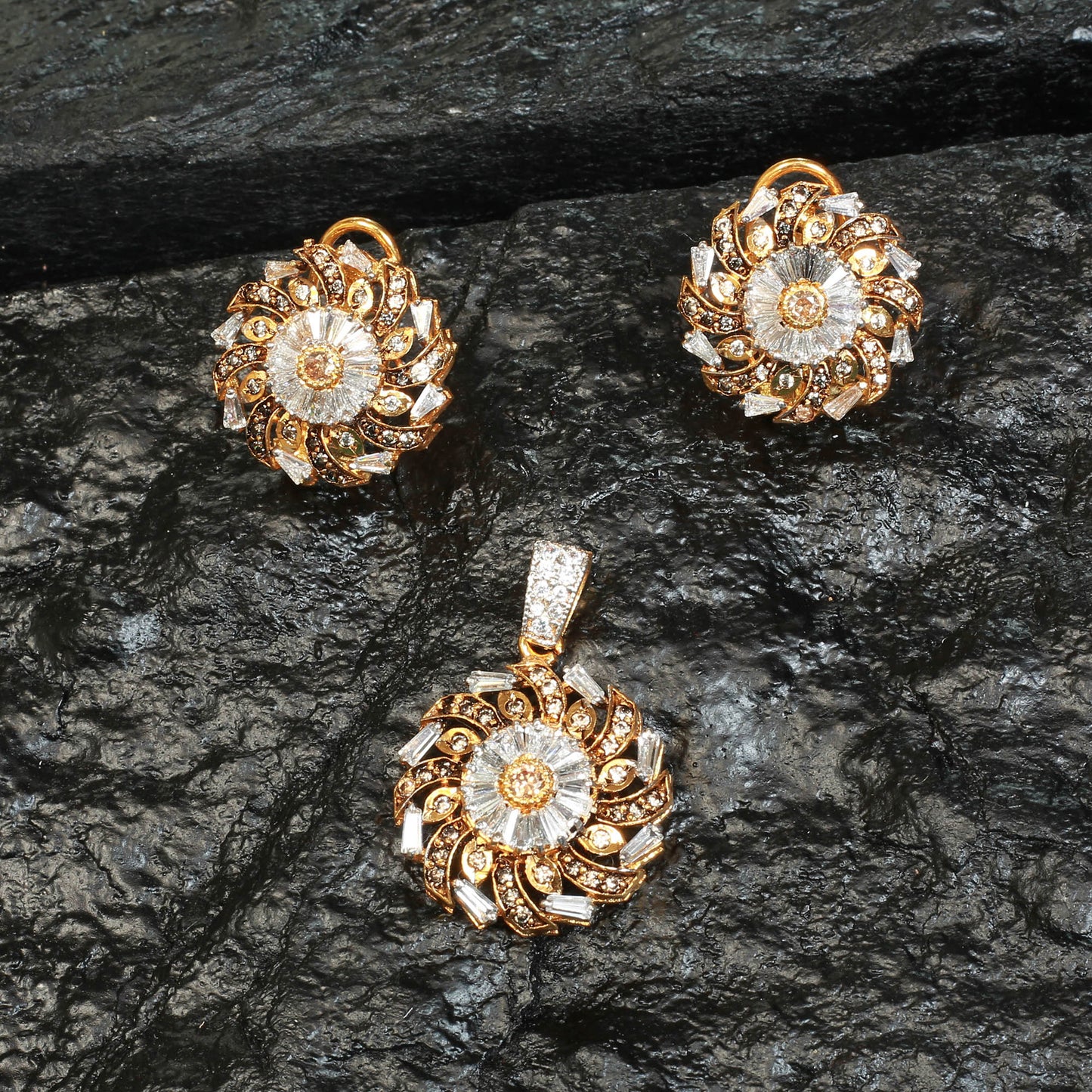 Pendent Set