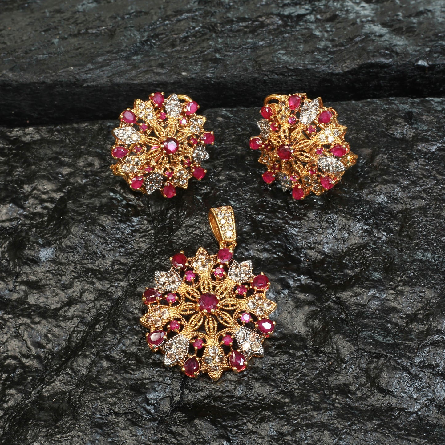 Pendent Set