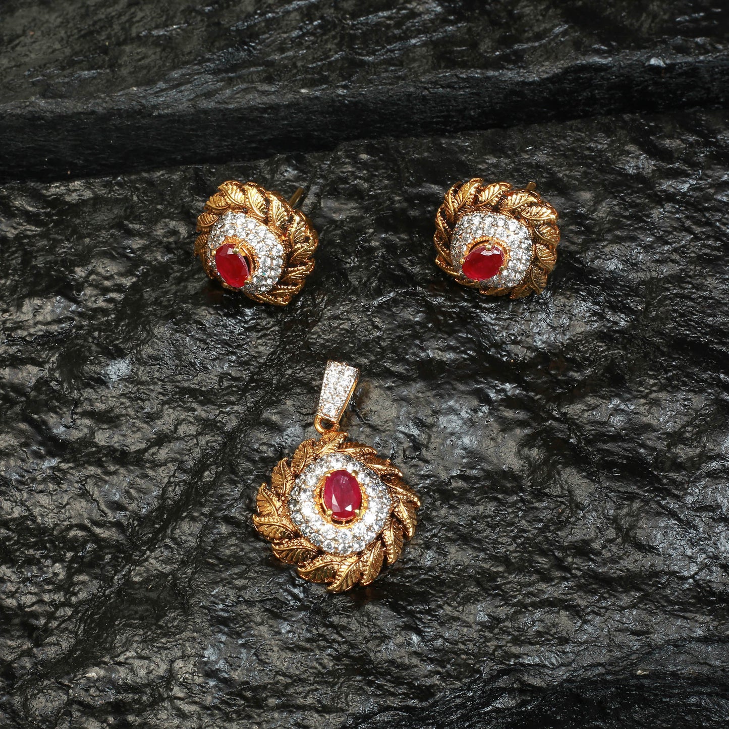 Pendent Set
