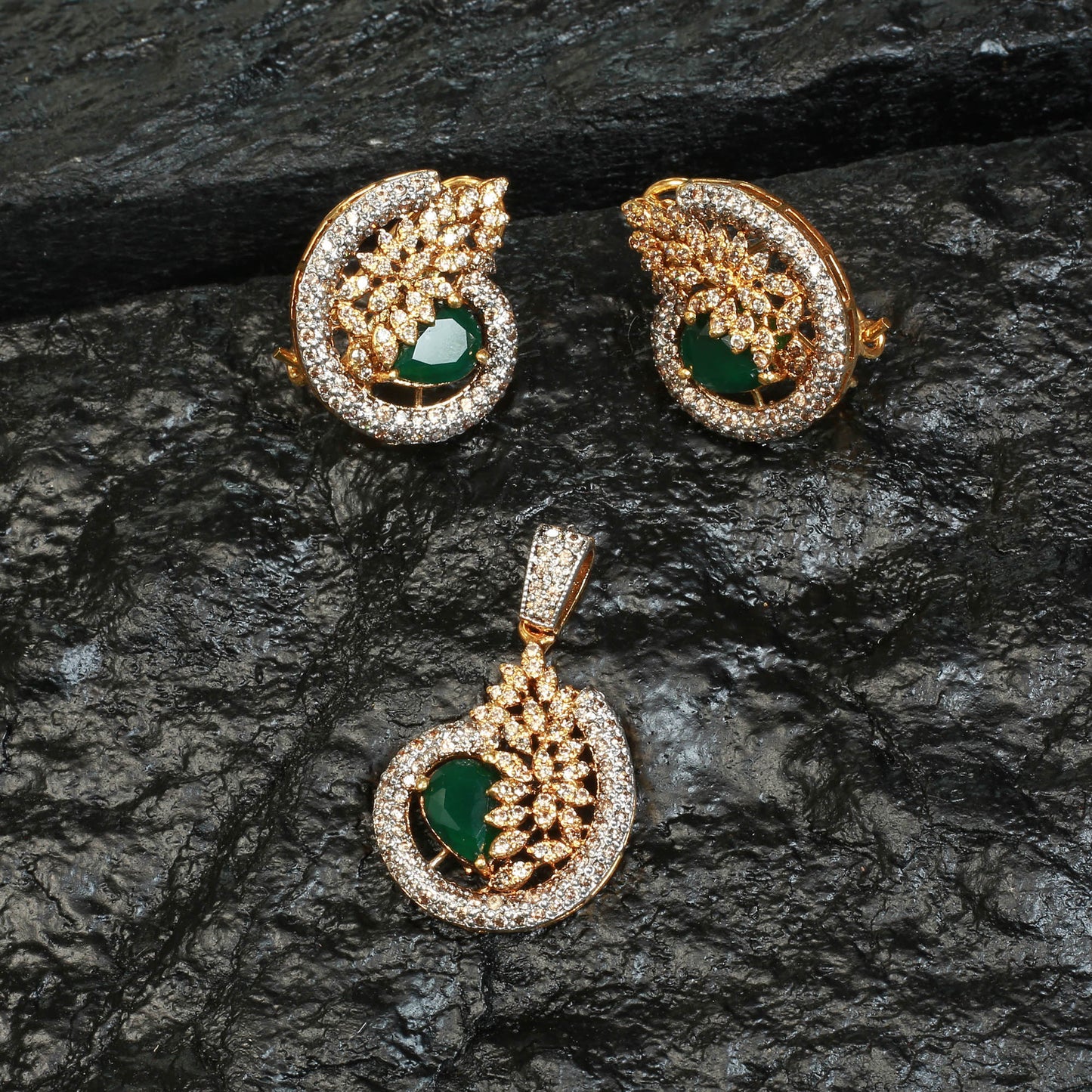 Pendent Set