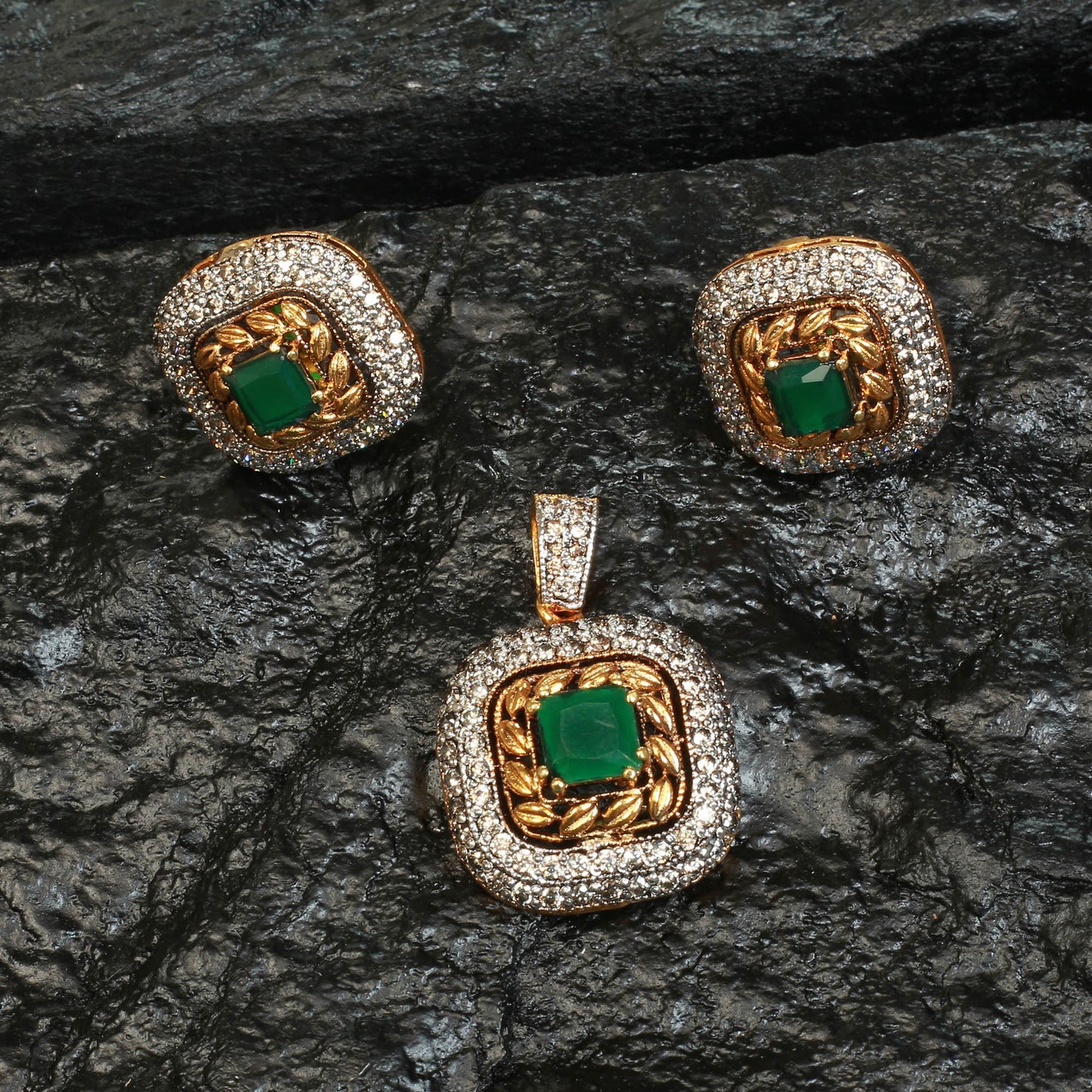Pendent Set