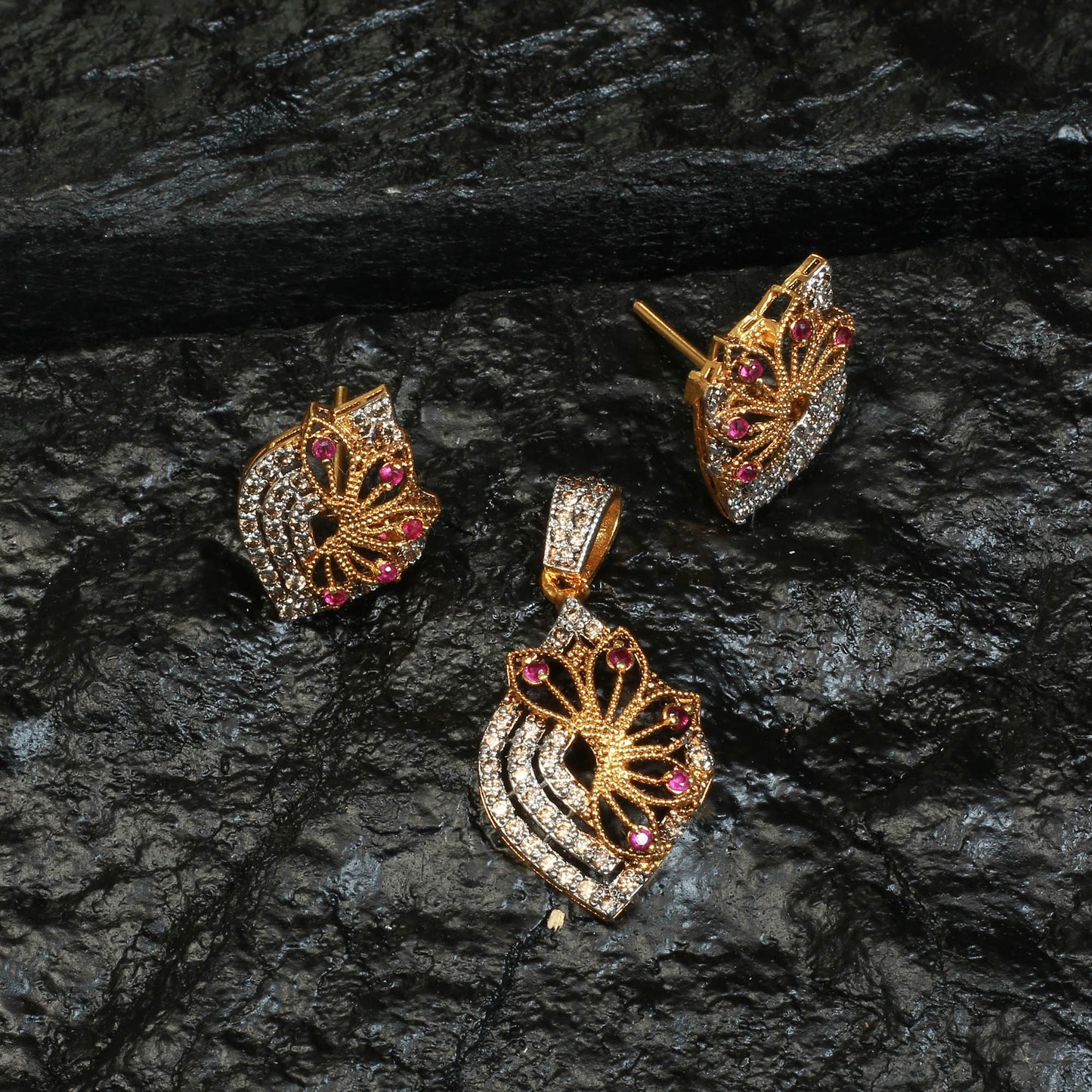Pendent Set