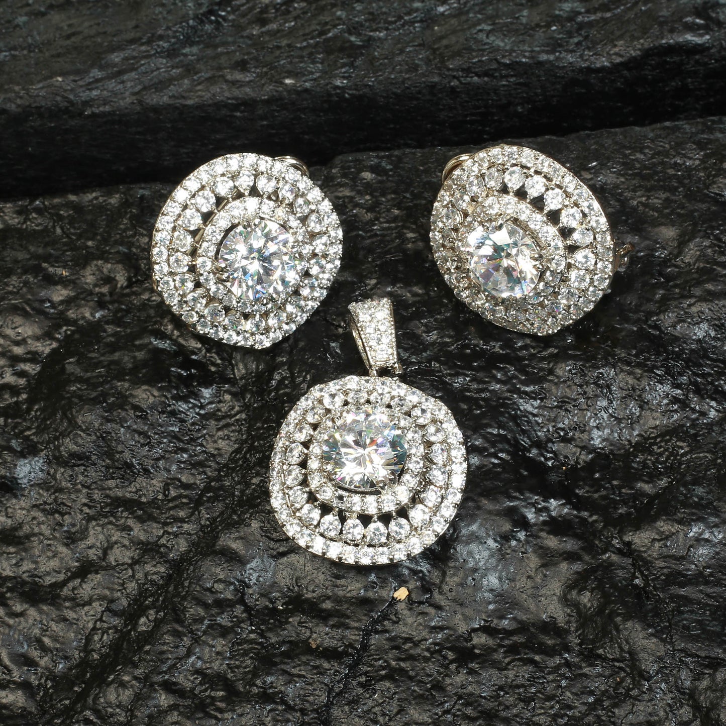 Pendent Set