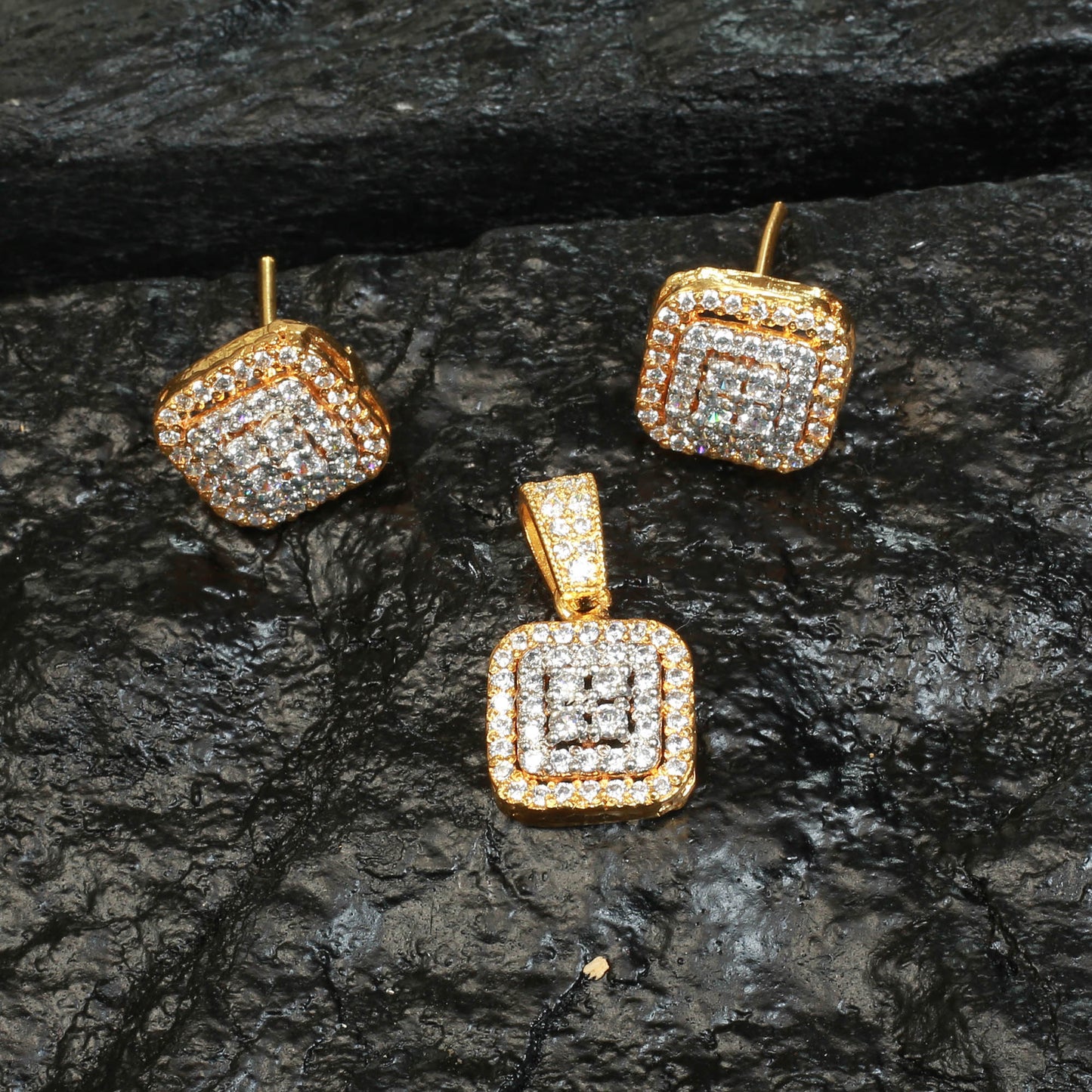 Pendent Set