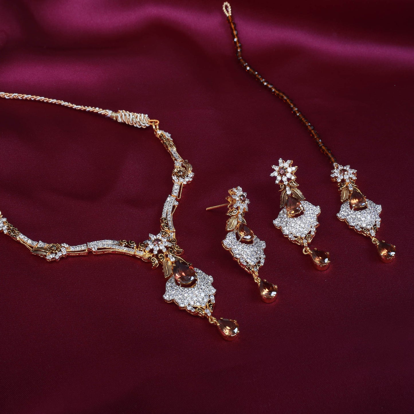 Necklace Set With Earrings Tika