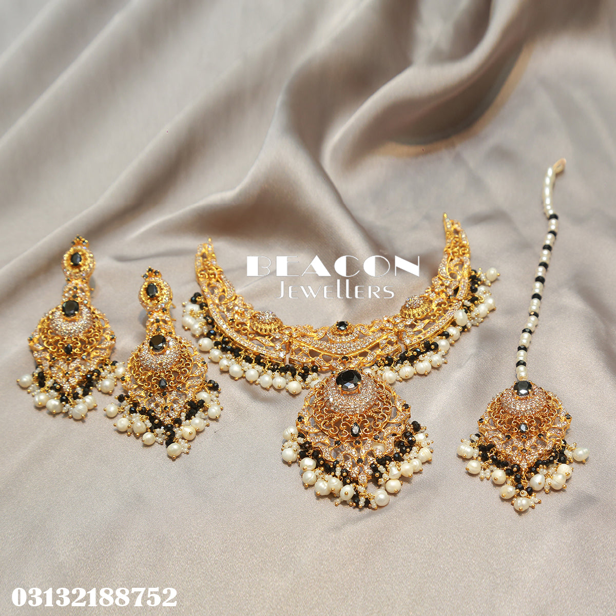 Necklace with Bindi and Earrings 33