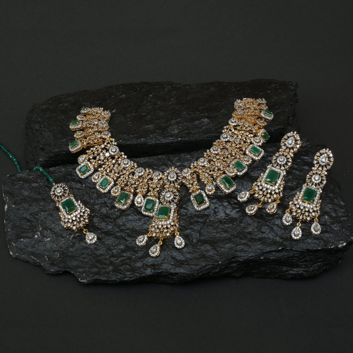Necklace Set With Earrings Tika