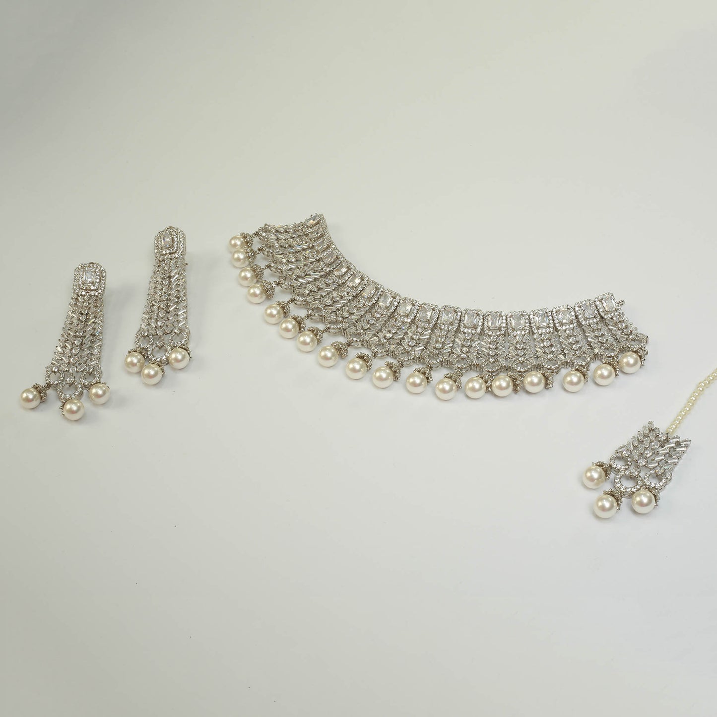 Necklace Set With Earrings And Tika