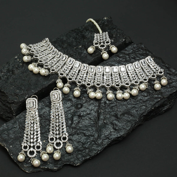 Necklace Set With Earrings And Tika