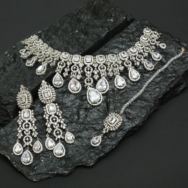 Necklace Set With Earrings and Tika