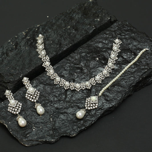Necklace set With Earrings and Tika