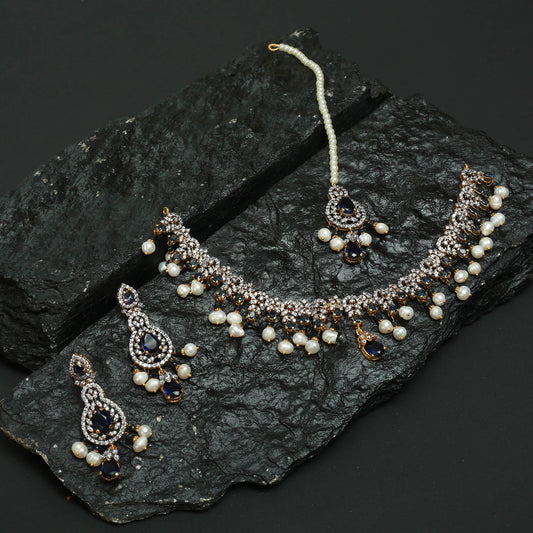 Necklace Set With Earrings and Tika