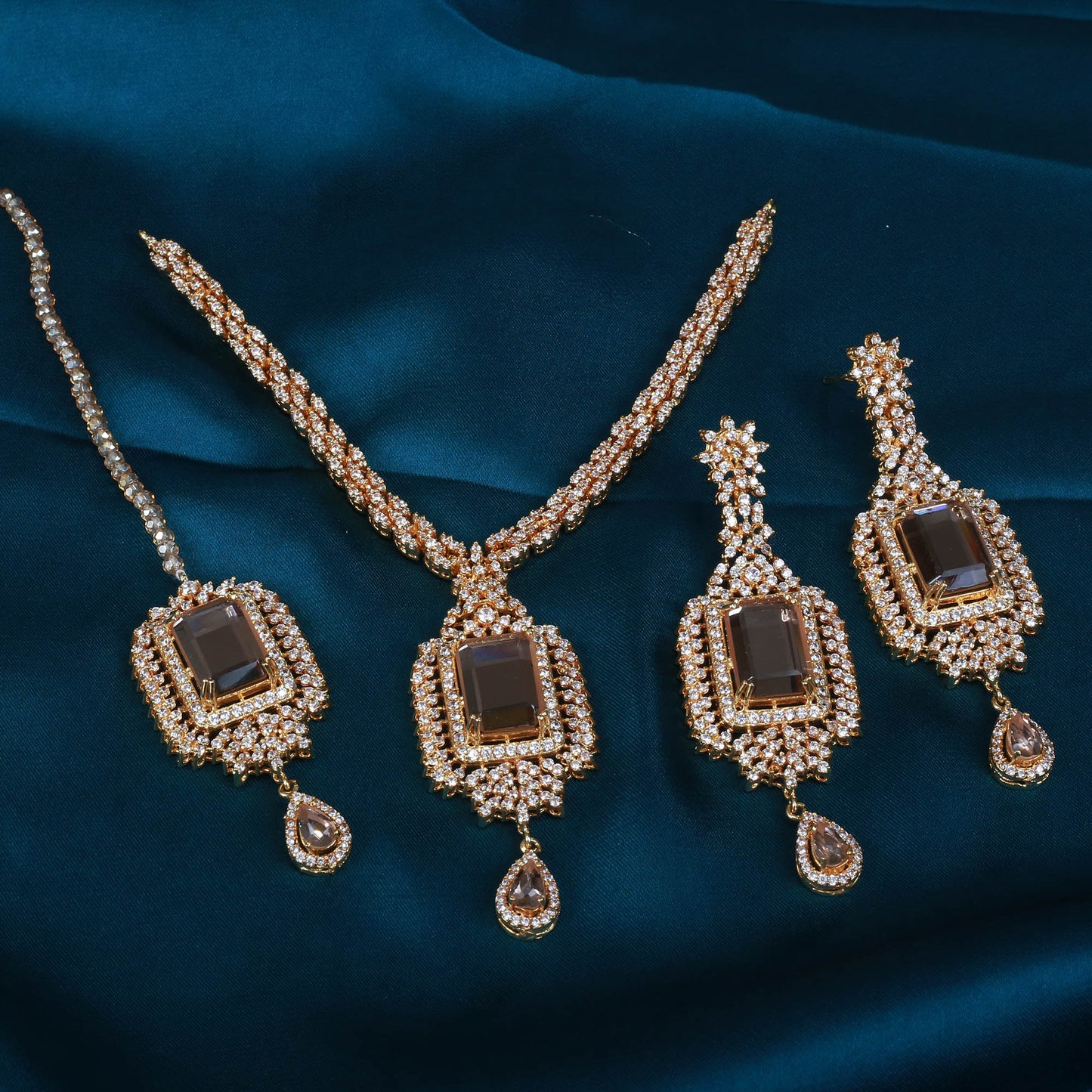 Necklace Set With Earrings Tika