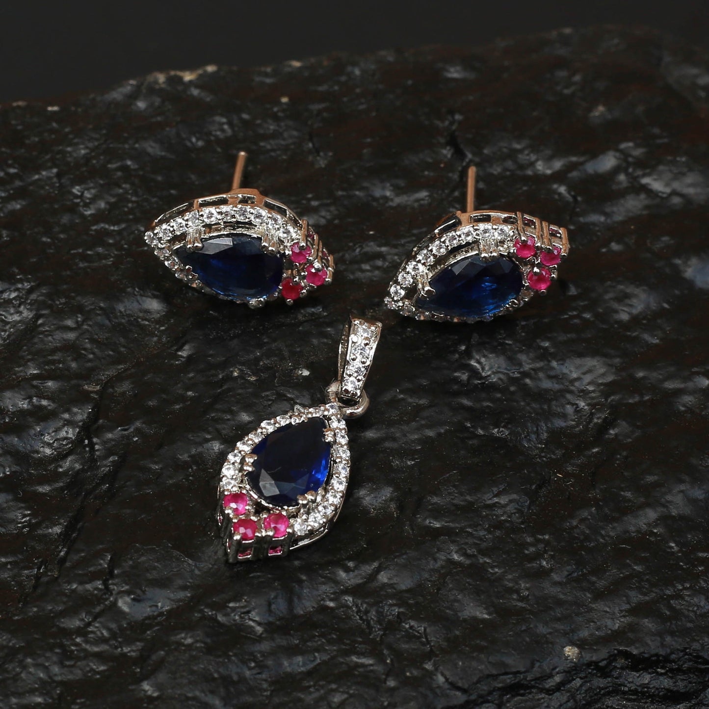 Pendant Set